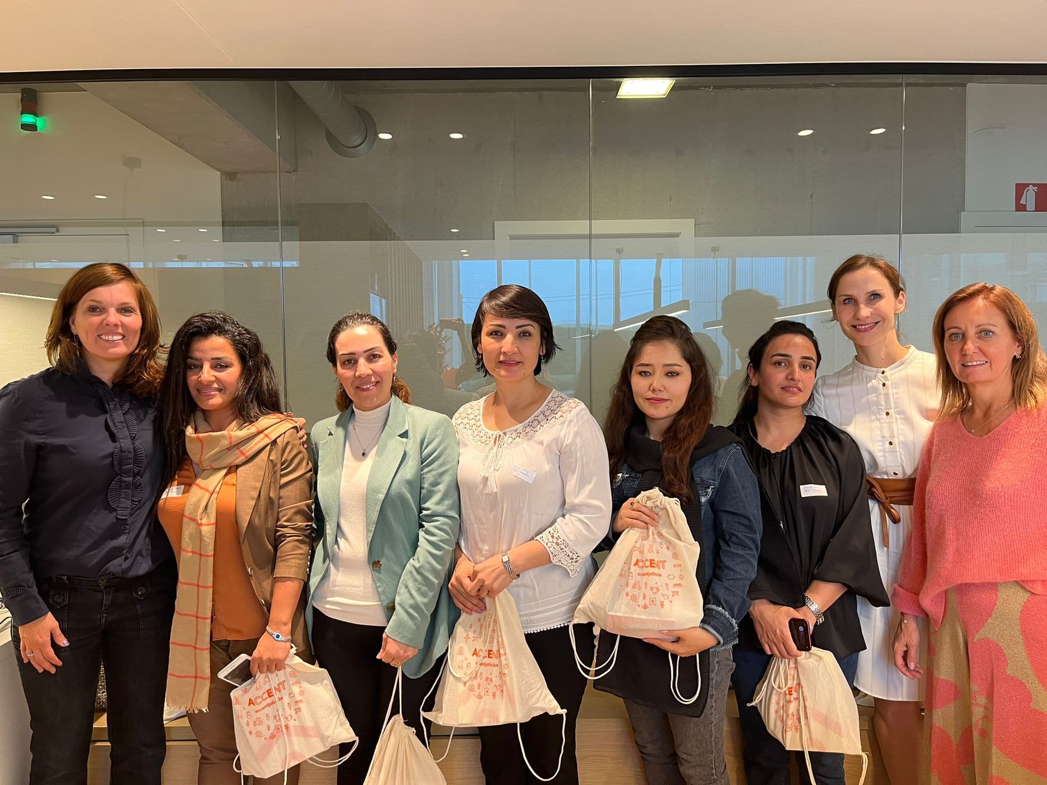 Afghaanse vrouwen in kantoor