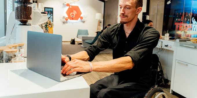 Nieuw vanaf 1 juli 2023: individueel maatwerk. Individueel maatwerk vervangt 4 bestaande maatregelen en moet ervoor zorgen dat het voor werkgevers eenvoudiger wordt om mensen met een arbeidsbeperking tewerk te stellen.